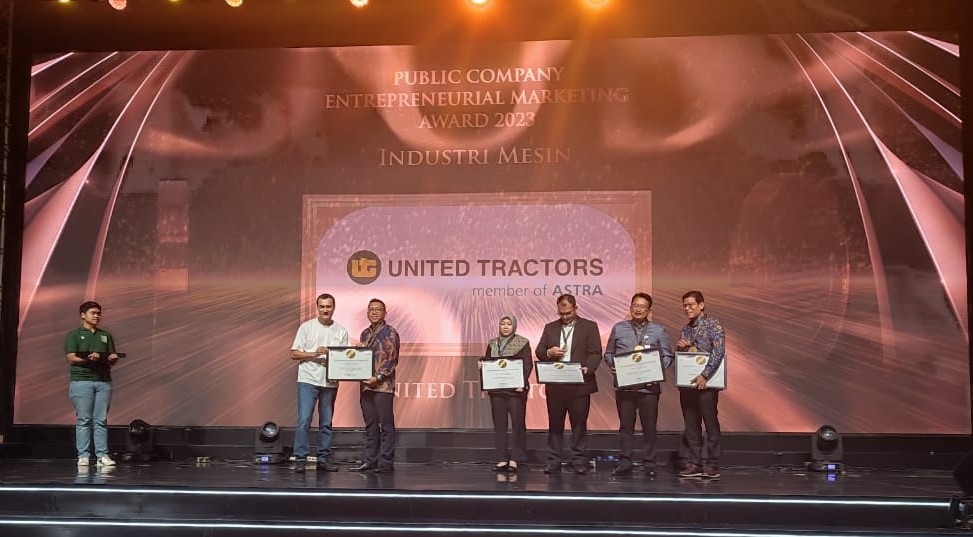 United Tractors Raih Penghargaan Public Company Entrepreneurial Marketing Award 2023